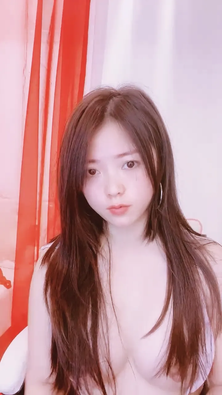 【禁漫直播】丰乳肥臀美御姐！大尺度暴力自慰！肛塞振动棒假屌轮番上,多毛骚逼搞得多是水,拉珠塞菊花太骚了