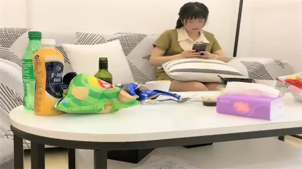 偷拍约操！肉丝大奶良家少妇网聊被泡良达人狂干