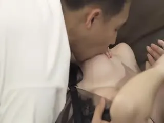MDX0012 罗瑾萱 欠债空姐被逼接客 巨乳肉体疯狂抵债