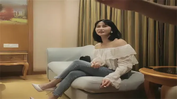 极品外围女重金约炮，骚穴欠操一夜包夜内射