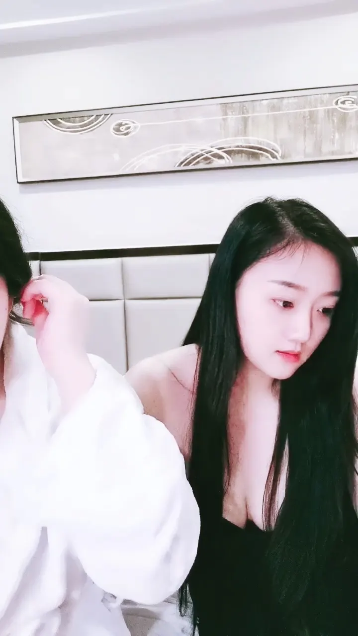 【禁漫直播】夺命大腚 两个丰满新人妹子,露脸道具自慰,相互玩耍,后入道具插穴两个骚货真会玩