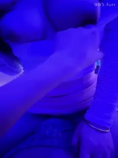 【原创首发认证】去姐姐的足浴店照顾她生意,半个月没操她,包间内撩的她欲火焚身,一线天美穴一碰全是水,顶尖大奶疯狂摇晃!排卵期反抗也要内射,你们说我姐在这上班会跟别人也这么操么！