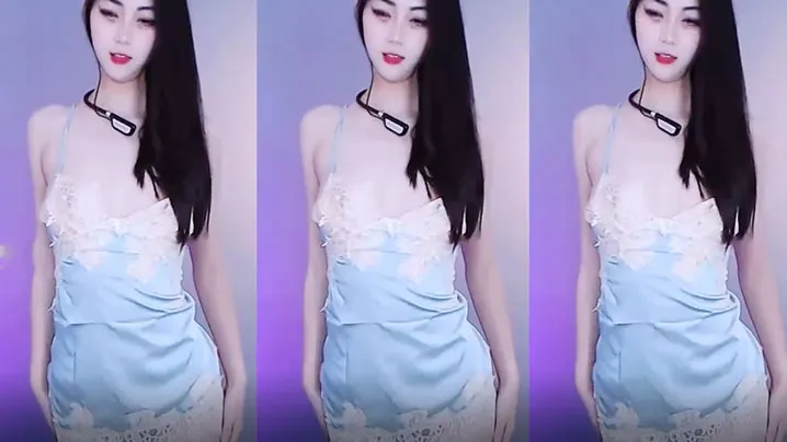 极品反差婊桃诗诗全裸直播，抖臀抖奶骚浪勾魂