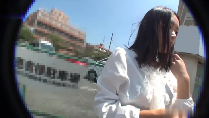 金钱诱惑少妇街上抠逼实拍