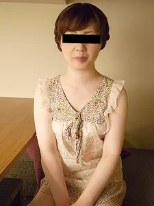 素人AV采访～平时担任营业员的白皙丰臀正妹～市井绫香